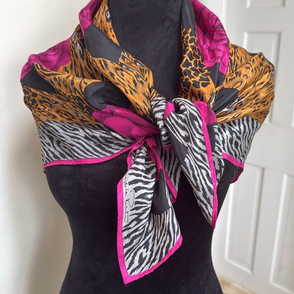 Oscar de la Renta 100% Leopard and Rose Print Silk Scarf - Picture 4 of 6